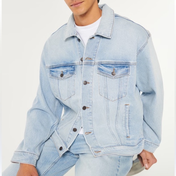 Hollister BOXY LIGHT WASH DENIM TRUCKER JACKET size small - Picture 2 of 11